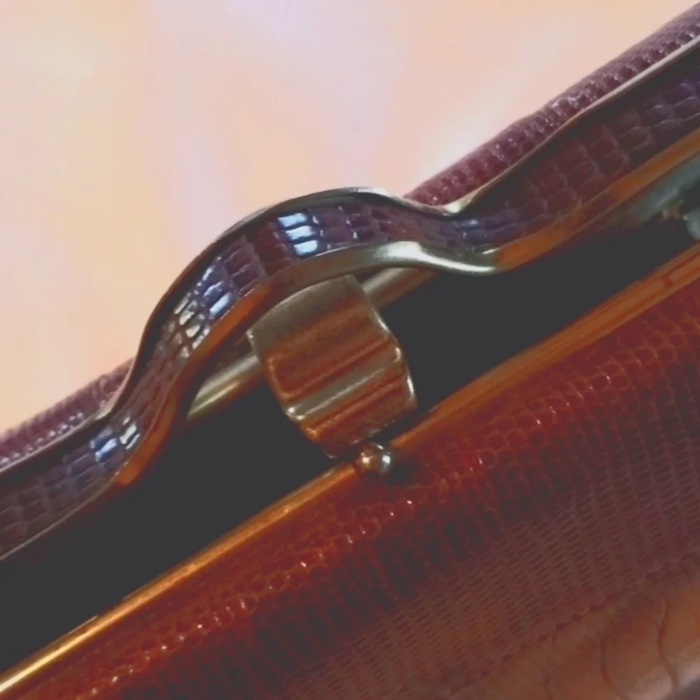 VINTAGE Leather Bag 🛍️